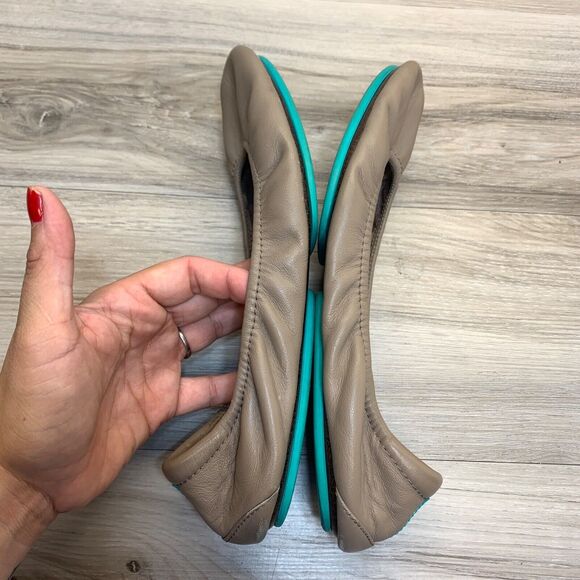 Tieks By Gavrieli Women Size 9 Comfortable Ballet Flats Taupe Leather Shoes - Picture 2 of 10